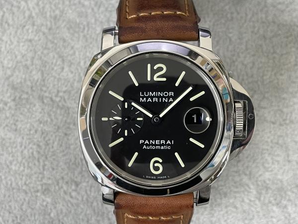 パネライのルミノールマリーナのPAM00104オーバーホールを行いました。