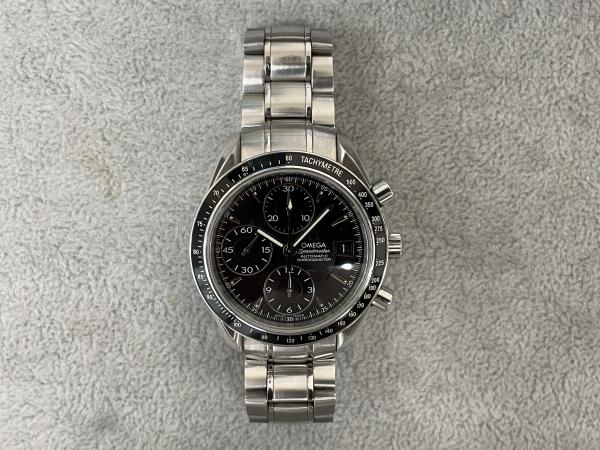 オメガのスピードマスター デイト3210.50のオーバーホールを行いました。