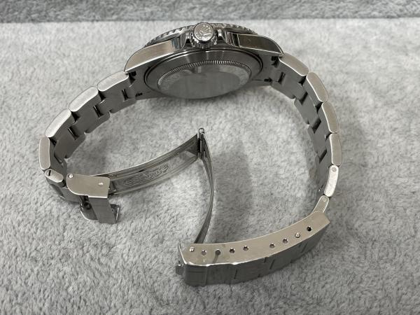ロレックスのサブマリーナ16610LVのオーバーホールを行いました。