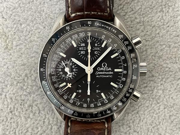 オメガのスピードマスター マーク40 コスモス トリプルカレンダー3520.50のオーバーホールを行いました。