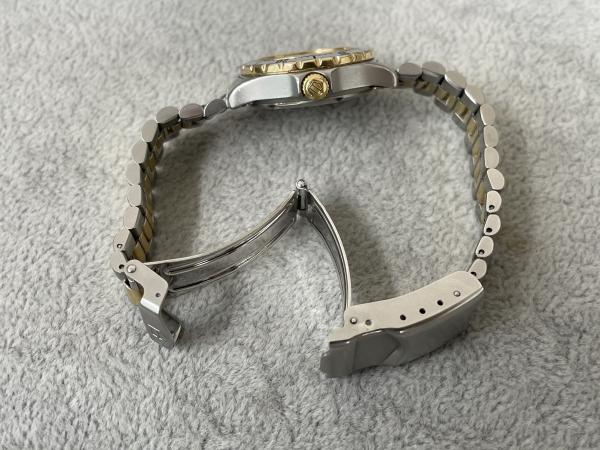 タグホイヤーのプロフェッショナル2000デイト 974.008-2のオーバーホールを行いました。