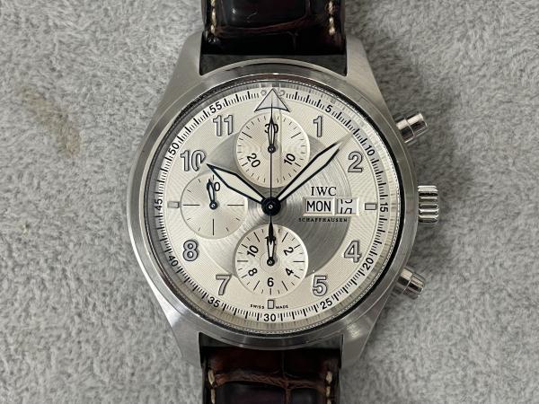IWCのスピットファイア クロノグラフのオーバーホールを行いました。