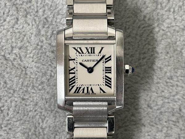 カルティエのタンクフランセーズSM W51008Q3のオーバーホールを行いました。