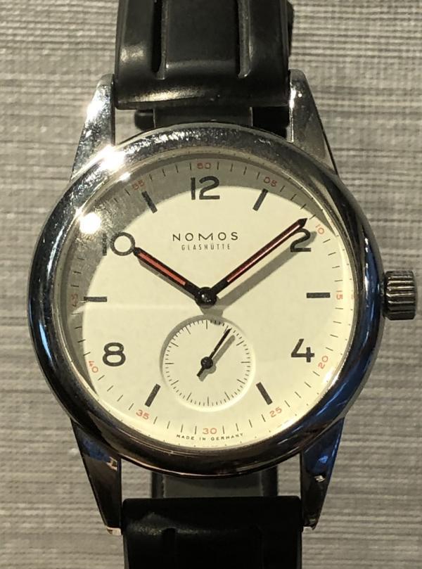 ノモスのクラブウォッチCL1A1W1のオーバーホールを行いました。