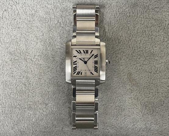 カルティエのタンクフランセーズLM W51002Q3のオーバーホールを行いました。