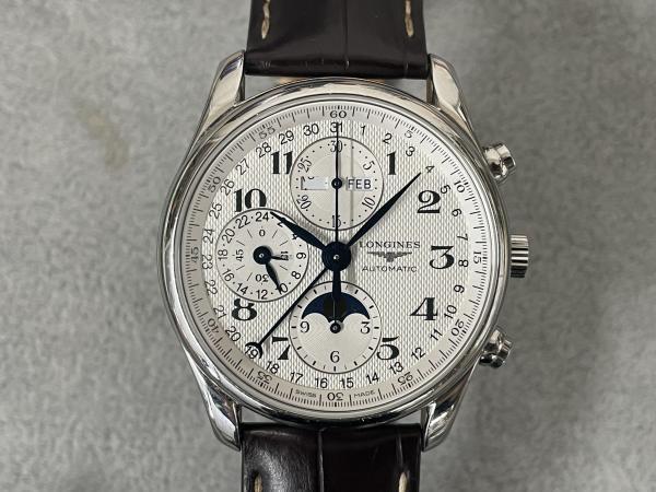 ロンジンのマスターコレクション クロノムーンフェイズ L2.673.4.78.3のオーバーホールを行いました。