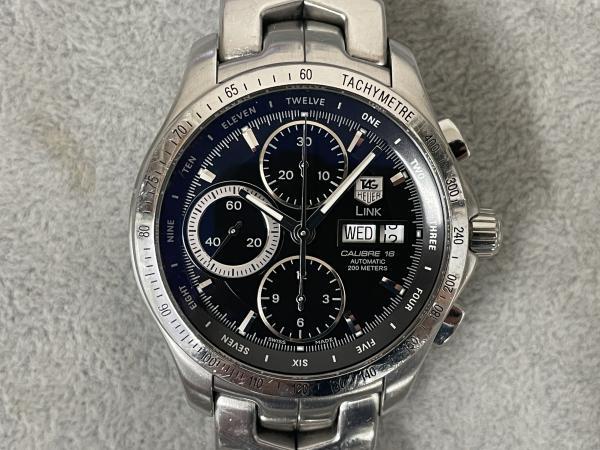 タグホイヤーの リンク タキメータークロノデイデイトCJF211A.BA0594のオーバーホールを行いました。