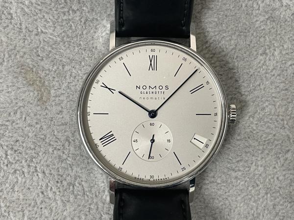 ノモスのラドウィッグ ネオマティック41デイトLD161012W2(262)のオーバーホールを行いました。