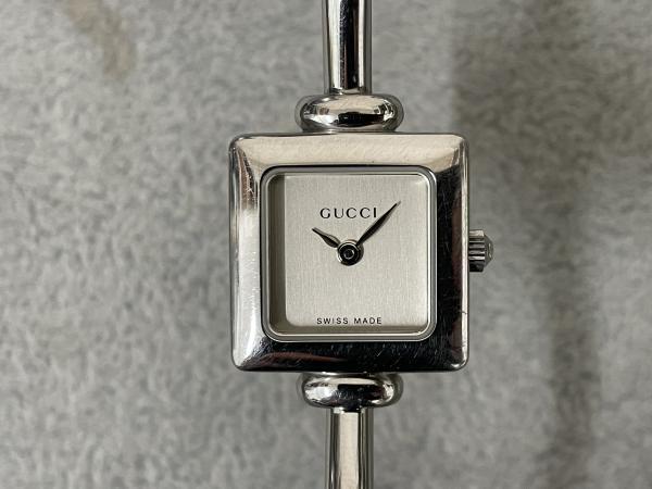 グッチの1900Lバングルウォッチのオーバーホールを行いました。