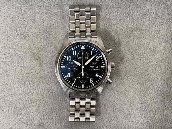 IWCのパイロットウォッチIW371704のオーバーホールを行いました。
