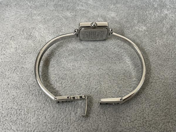 グッチの1900Lバングルウォッチのオーバーホールを行いました。