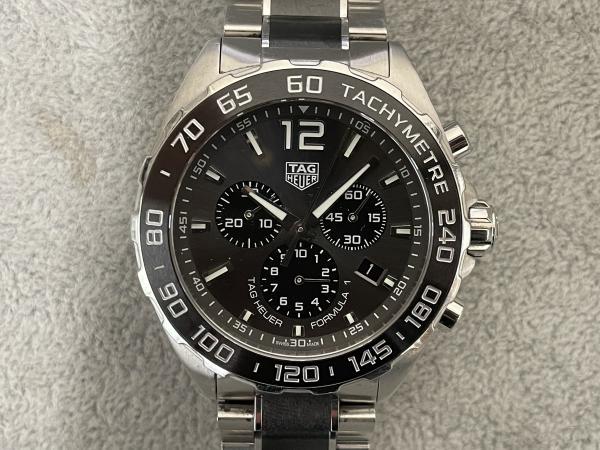 タグホイヤーのフォーミュラ1 クロノグラフCAZ1011のオーバーホールの電池交換を行いました。