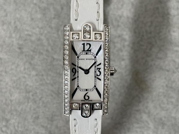 ハリーウィンストンのアヴェニューCミニAVCQHM16RR037のオーバーホール2本を行いました。