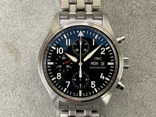 IWCのパイロットウォッチIW371704のオーバーホールを行いました。