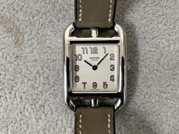 エルメスのケープコッドCC1.210のオーバーホールを行いました。