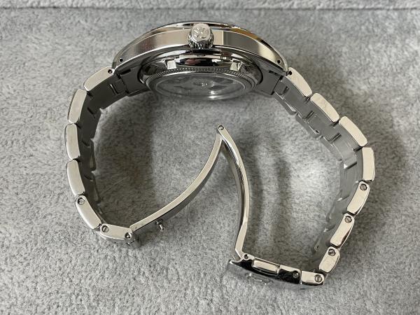 グランドセイコーのSBGR253/9S65-00B0のオーバーホールを行いました。
