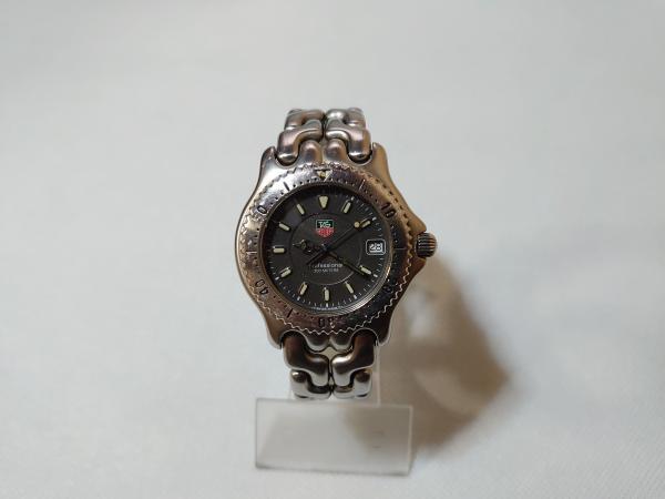 タグホイヤーのSelシリーズ プロフェッショナル200M WG1213のオーバーホールを行いました。