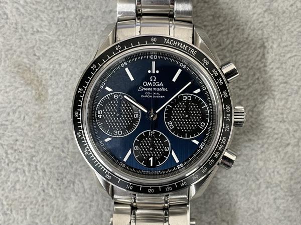 オメガのスピードマスター レーシング40MM　326.30.40.50.03.001のオーバーホールを行いました。